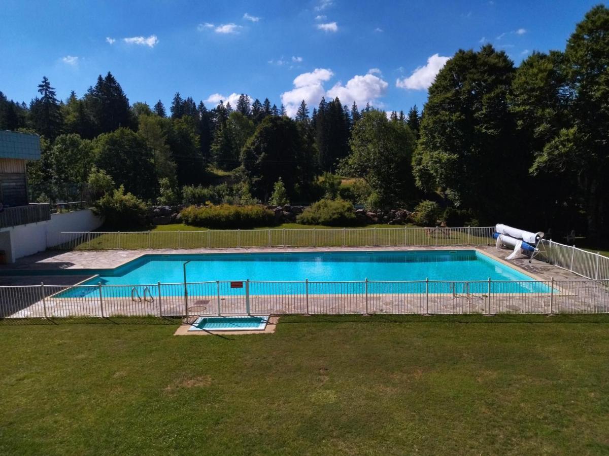 Studio Le Lacuzon Avec Piscine Et Tennis Exterieurs Les Rousses Bagian luar foto
